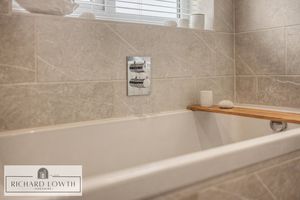 Stylish Bath/Shower/WC- click for photo gallery
